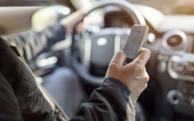 How Your Smartphone’s Sneaky Presence Can Mess with Your Brain While Driving